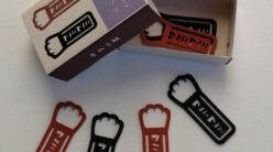 猫がフミフミしている手をモチーフにした”フミフミ紙クリップ”