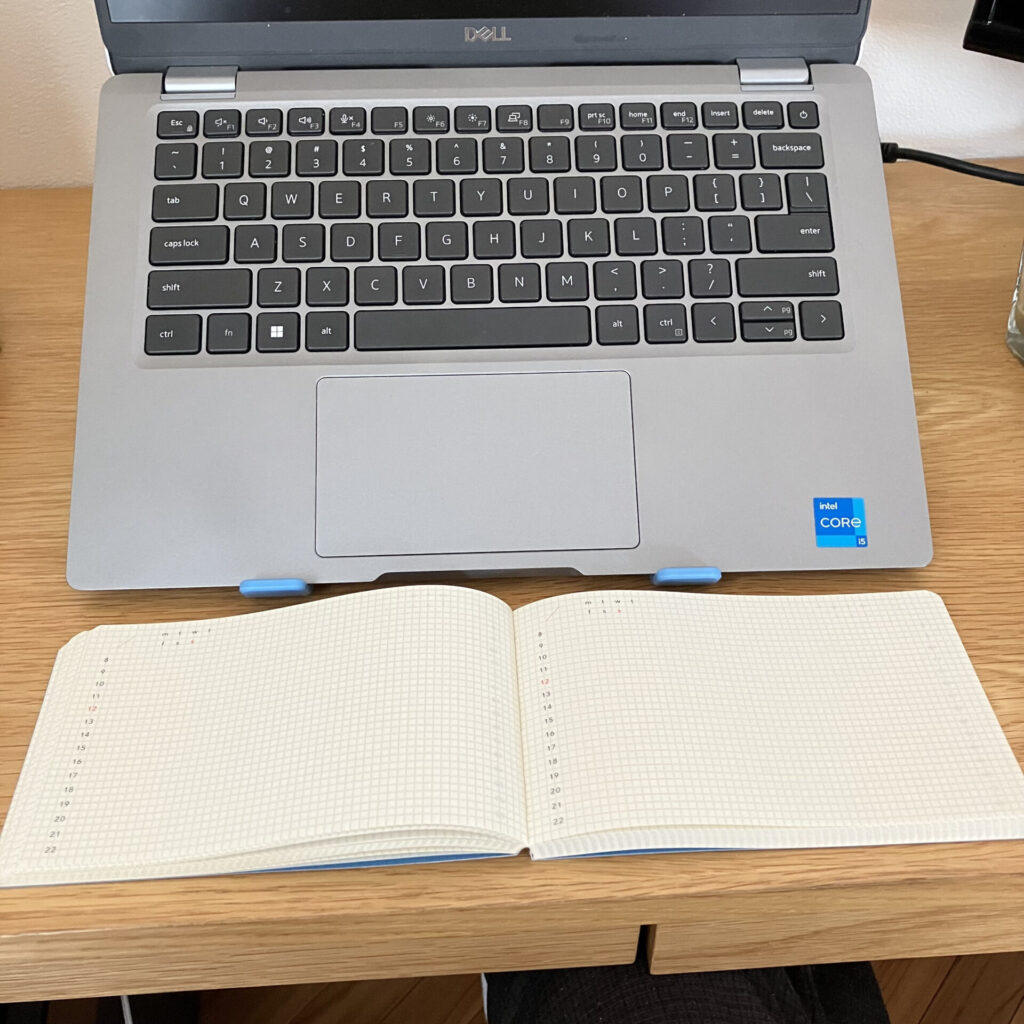 isshoni.　リモートワーク　notebook desk　ノートブックデスク