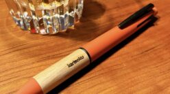 木の温もりを感じる。端材を活用したカリモク文具